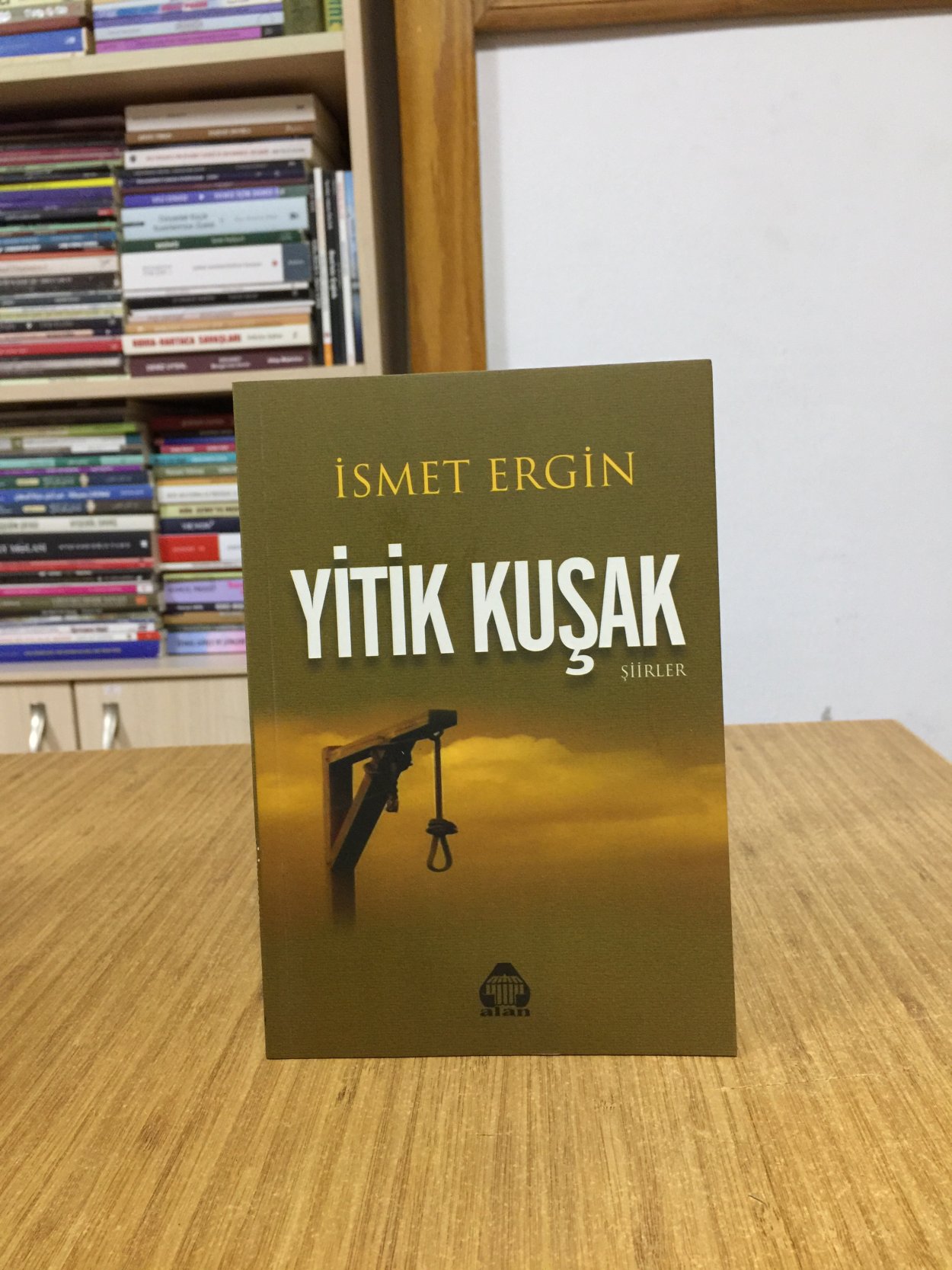 Yitik Kuşak - İsmet Ergin