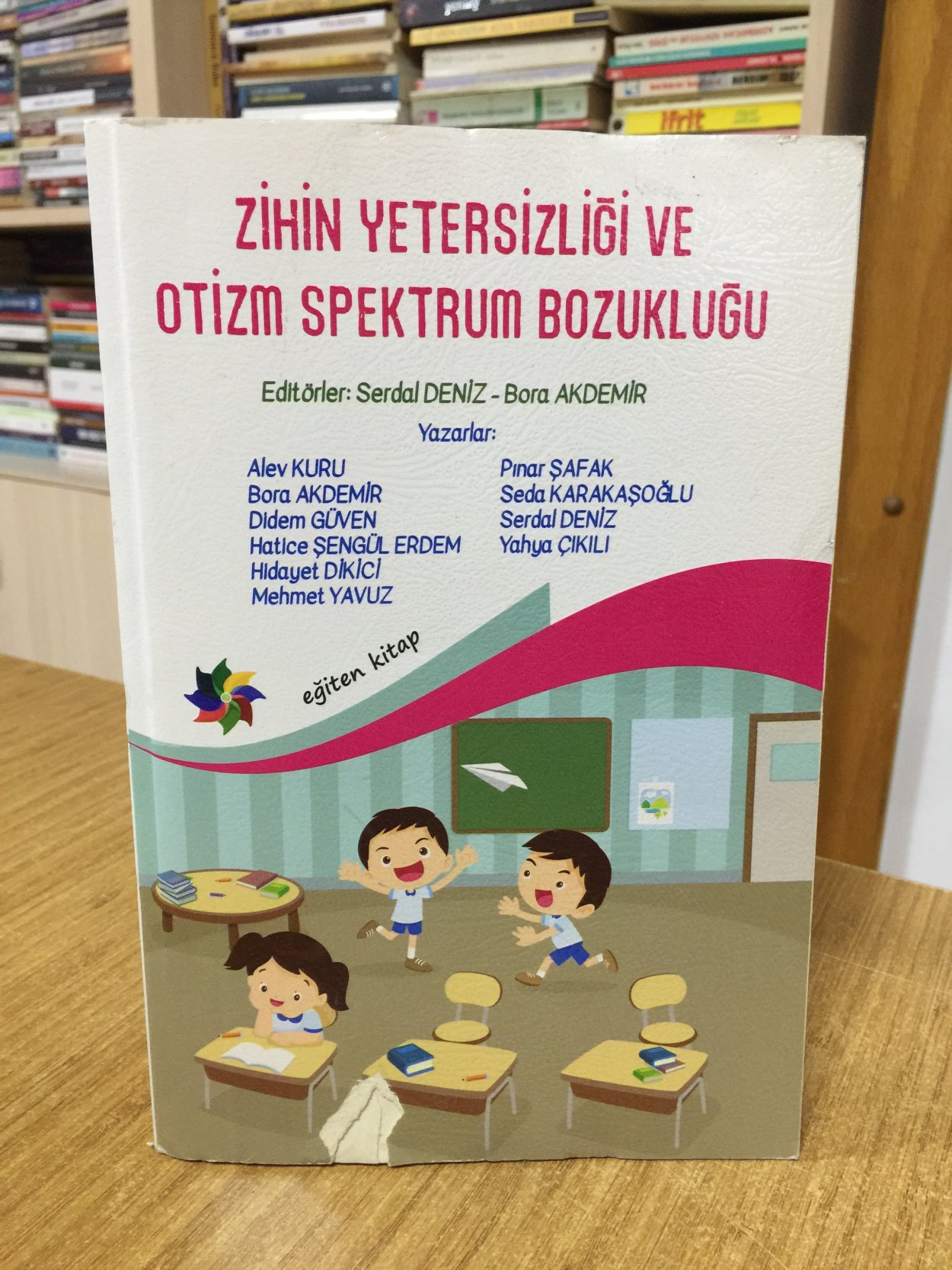 Zihin Yetersizliği ve Otizm Spektrum Bozukluğu Eğiten Kitap
